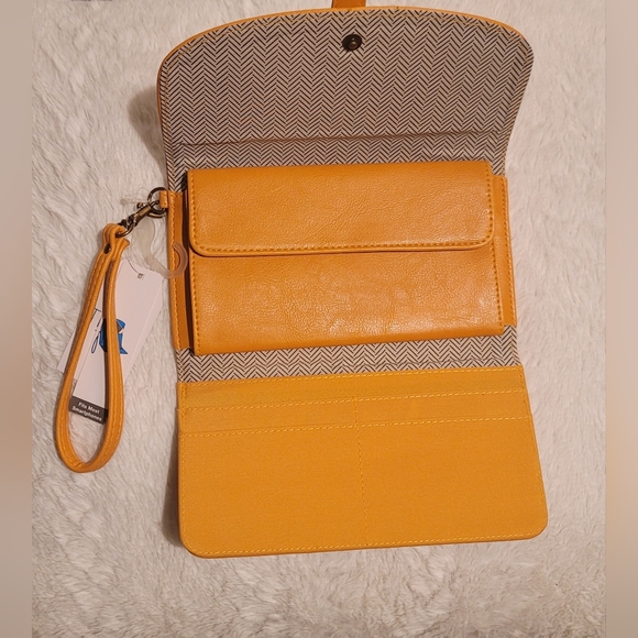 Isabella Wristlet Clutch - Picture 2 of 5